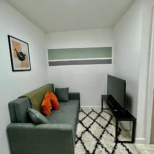 Stylish One Bedroom & A Sofa Bed Cardiff